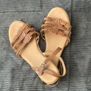 UGG Elegant Tan Leather Sandals